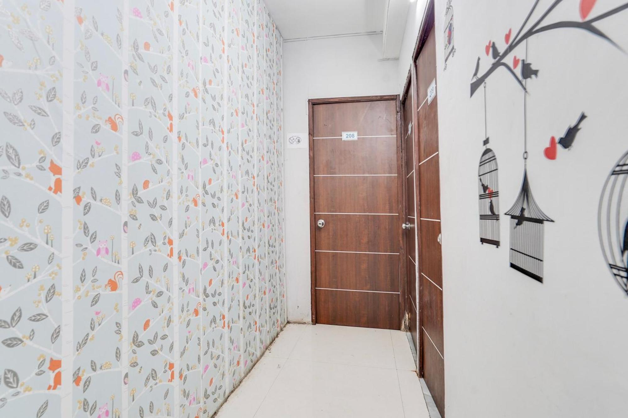 Hotel O Day Night Rooms 수라트 외부 사진
