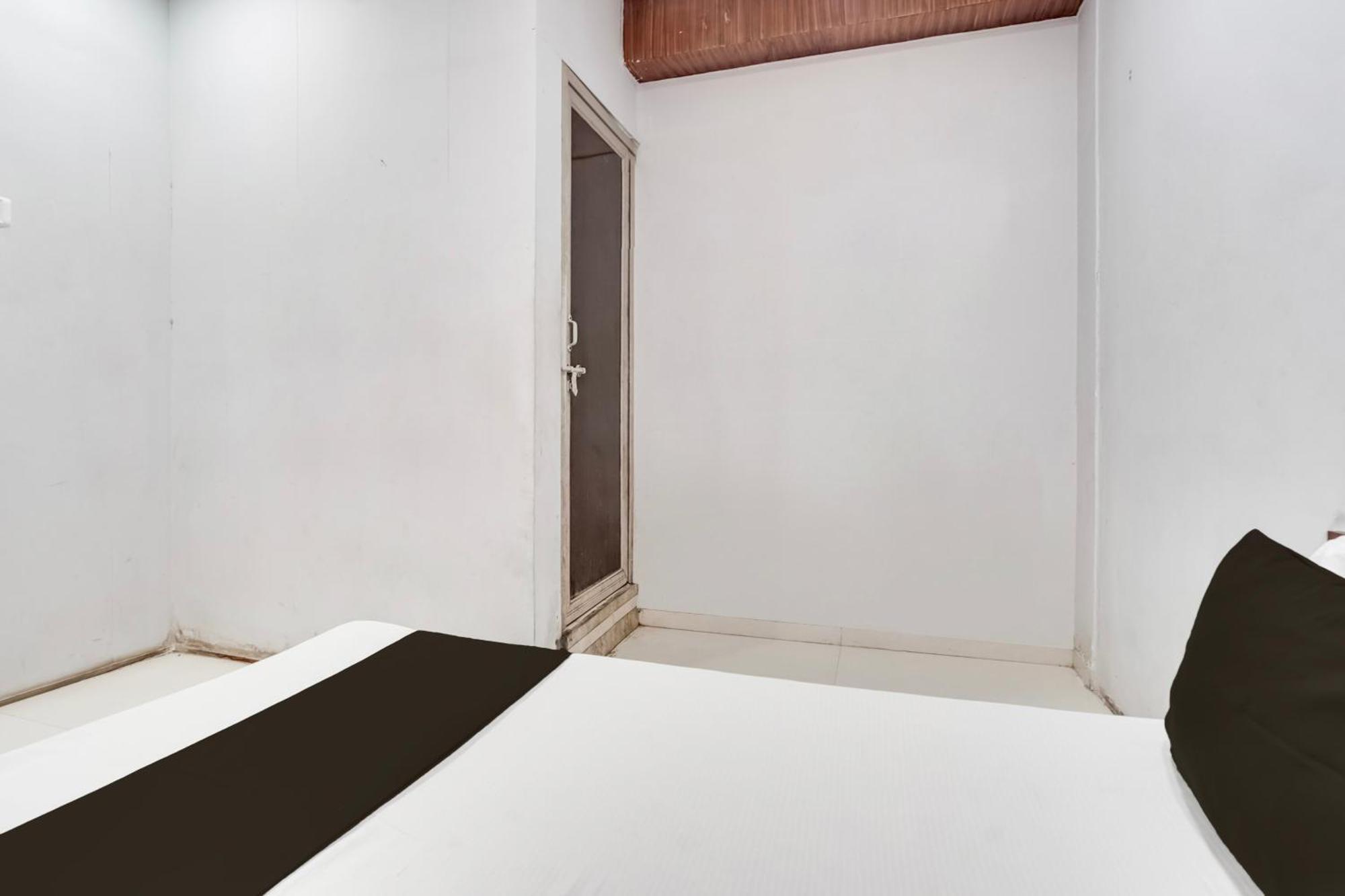Hotel O Day Night Rooms 수라트 외부 사진